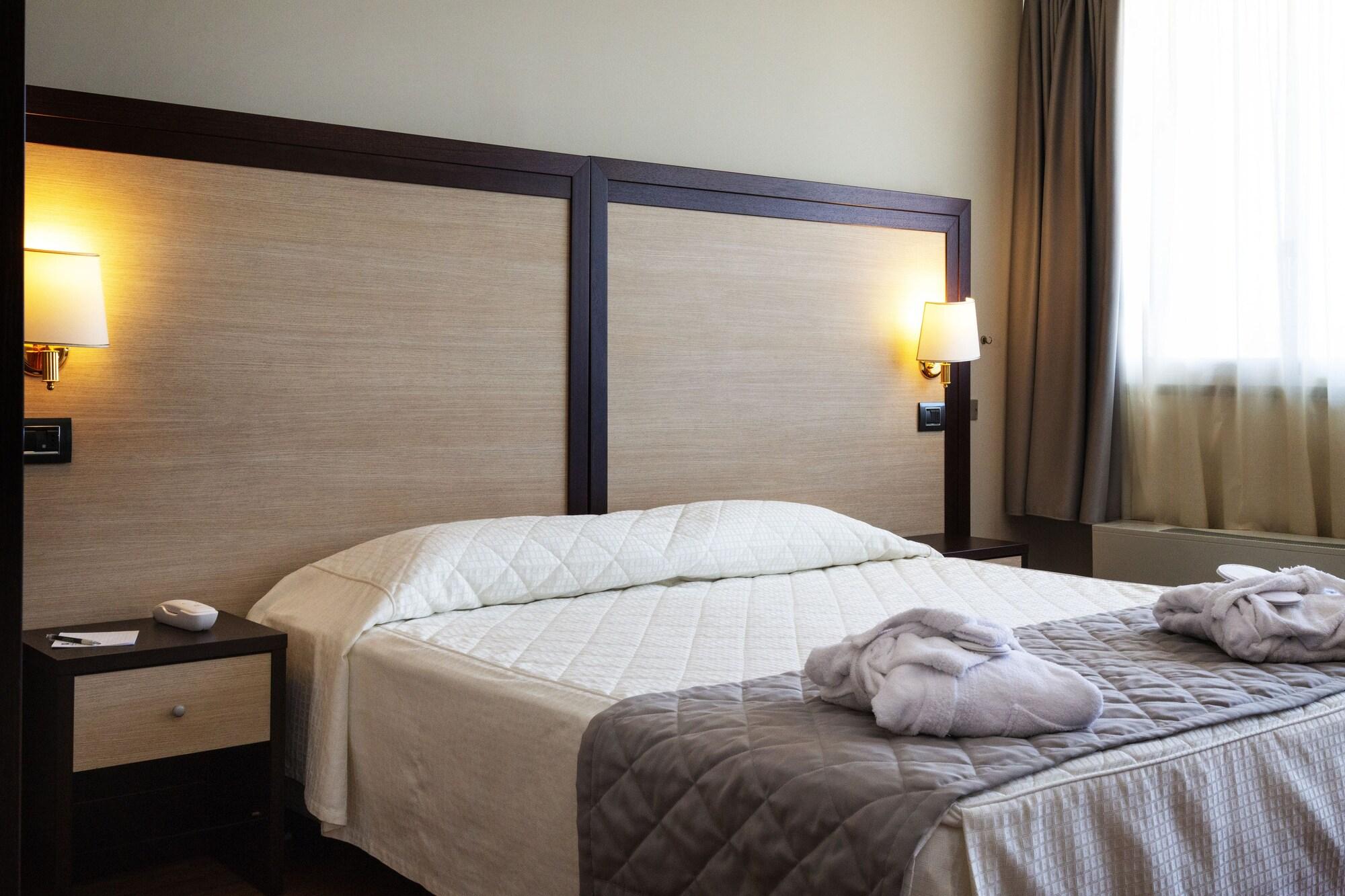 Jr Hotels Gate 7 Bologna Calderara di Reno Exterior photo