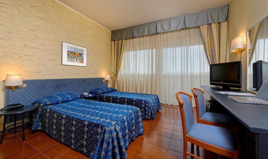 Jr Hotels Gate 7 Bologna Calderara di Reno Exterior photo