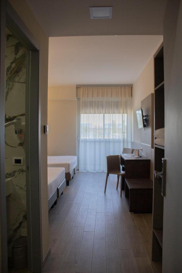 Jr Hotels Gate 7 Bologna Calderara di Reno Exterior photo