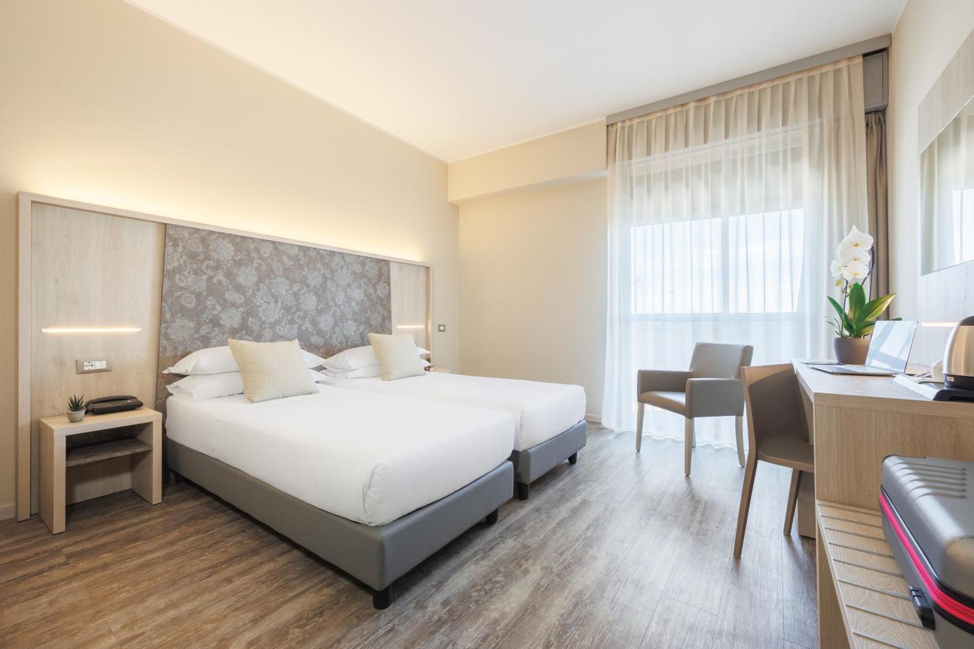 Jr Hotels Gate 7 Bologna Calderara di Reno Exterior photo