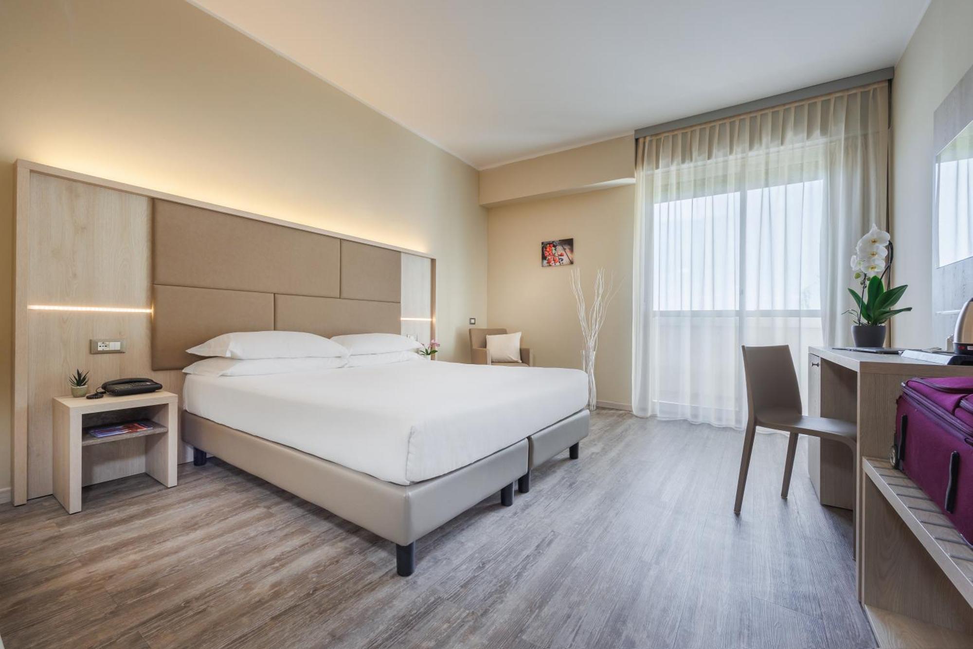 Jr Hotels Gate 7 Bologna Calderara di Reno Exterior photo