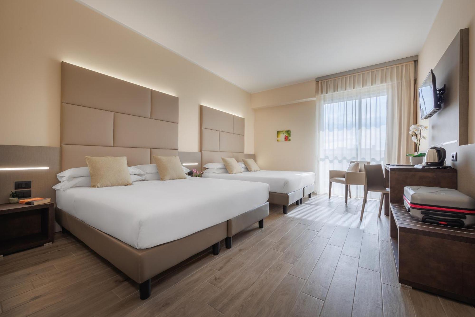 Jr Hotels Gate 7 Bologna Calderara di Reno Exterior photo